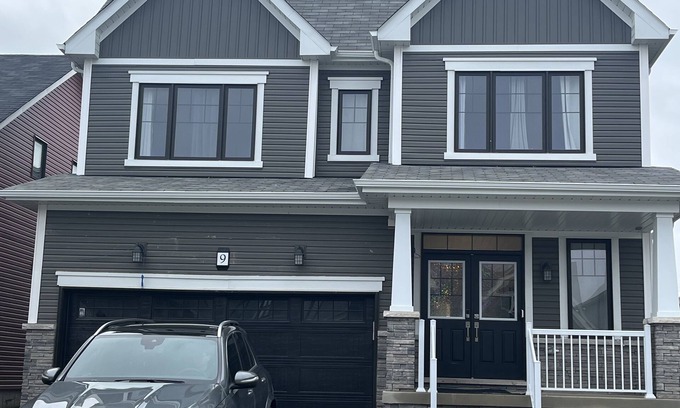 Niagara Falls Casa | Spacious ,comfy house less than 15 mins drive to Niagara Falls and Outlet Mall.
