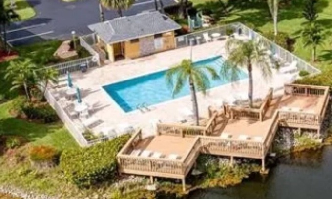 North Naples Condominio | Spacious condo in North Naples. 9 min drive to the beautiful beach-pool onsite