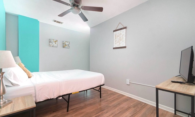 Denver Heights Apartamento | Spacious condo near ATT & more!