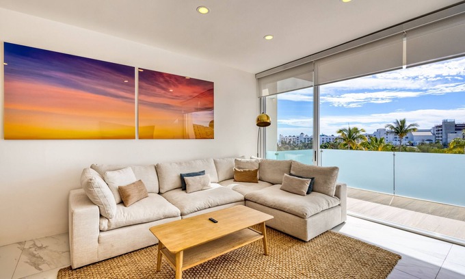 Ampliación Juárez Apartamento | Spacious condo with private washer/dryer, city views, and shared pool