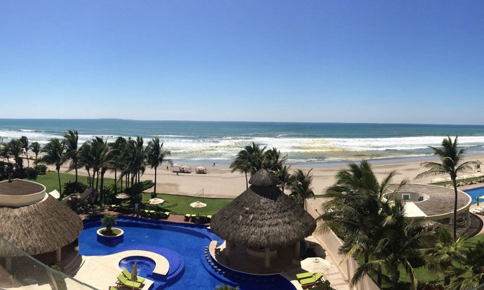 Diamante Condominio | Amplio condominio con espectacular vista al mar, acceso a la playa y piscina, capacidad para 10