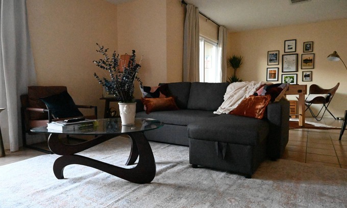 Brownsville Condominio | Spacious Condo with game room, office and large kitchen. 5 min. to Sunrise Mall!