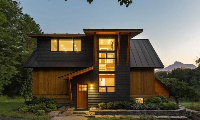 Waterbury Casa | Spacious Contemporary Dream Home