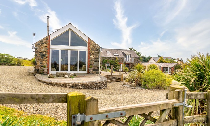 Fishguard Casa | Spacious converted rural barn. Sea views, large grounds, family & pet friendly.