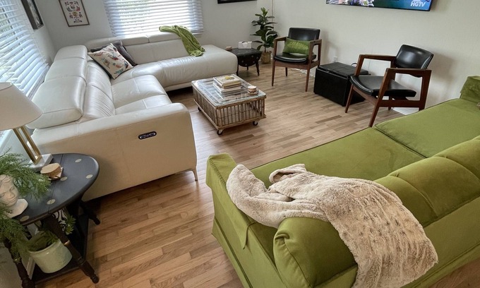 Shipshewana Cabaña | Spacious cottage by lake & walking trails, 1 mile from downtown Shipshe.