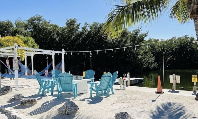 Key Largo Alquiler De RV | Spacious cottage - the Calusa campground-keylargo-pool