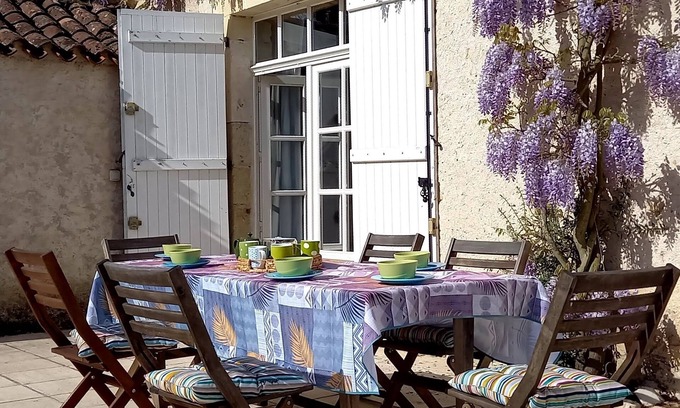 Serignac Cabaña | Spacious cottage with comfort and 2 terraces on quiet estate