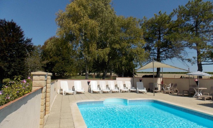 Angeduc Cabaña | Casa rural espaciosa con piscina climatizada, jardín, WIFI y mascotas permitidas