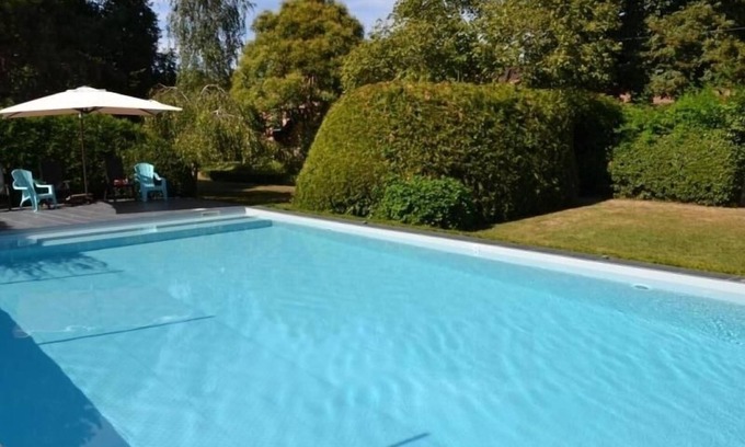 Sigloy Cabaña | Amplio alojamiento con piscina climatizada, wifi y tenis junto al Loira