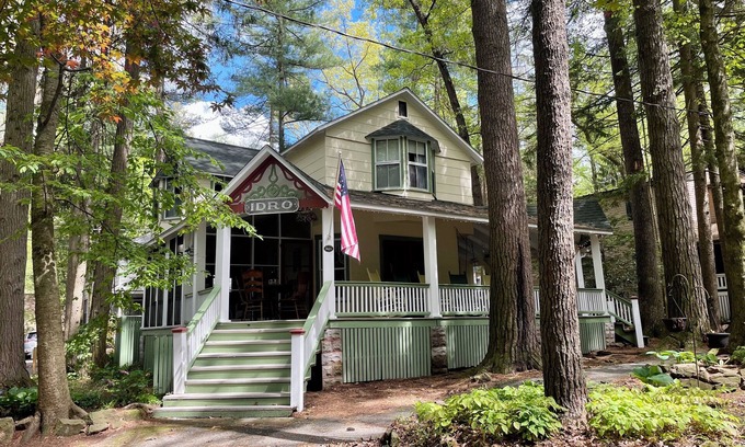 Mount Gretna Heights Cabaña | Amplia casa de campo con porches con encanto en el monte. Gretna - Hershey / Manheim, PA