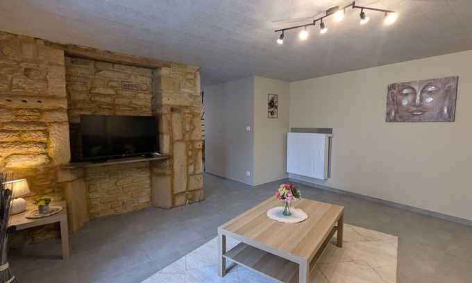 Han-les-Juvigny Cabaña | Apartamento rural encantador con vistas y terraza, hasta 8 personas