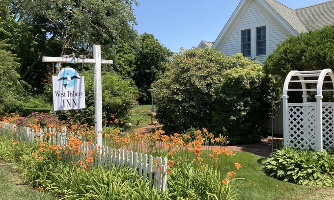 West Tisbury Casa | Spacious Country Home centrally located on the island of Martha's Vineyard.