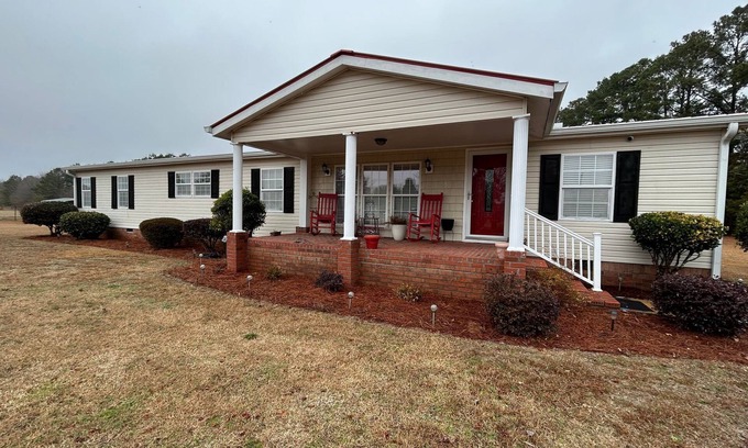 Lydia Casa | Spacious Cozy 4 BR Home w/ Wi-Fi & Free Parking