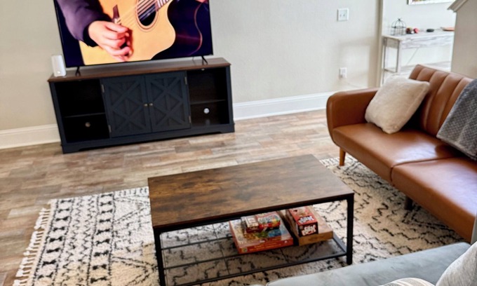 Northeast Houston Casa | Spacious, Cozy and Clean! 15 miles to Downtown Houston, 18 miles to IAH.