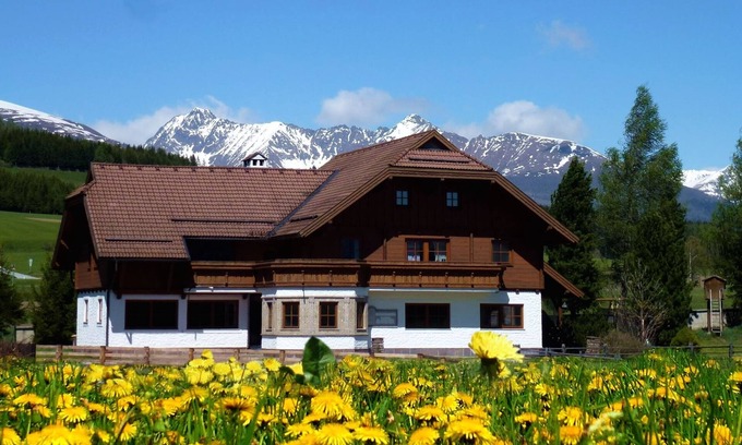 Mauterndorf Chalet De Esquí | Spacious cozy apartment (15 p) in chalet near historic Mauterndorf Obertauern