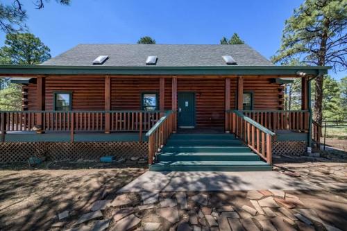 Flagstaff Casa | Spacious Cozy Cabin Retreat on 5-Acres with HotTub