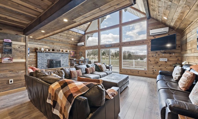 Jim Thorpe Casa | Poconos 5BR / 3BA Sauna, Chimenea, Lago.