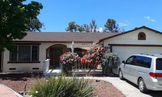 Pleasanton Casa | Spacious & Cozy Pleasanton Home, 4br/2ba, w/Parking, WiFi, Kitchen and More