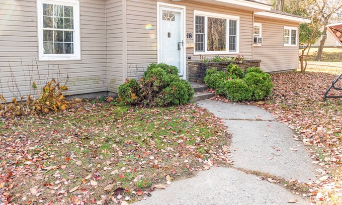 Colonie Casa | Spacious & Cozy Ranch style home -- 6 min from Albany Airport!