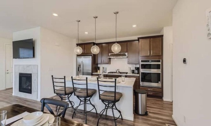 The Pinery Casa | Spacious Cozy Retreat with Fireplace between Parker & Castle Rock