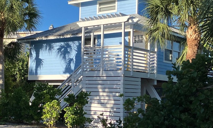 North Captiva Cabaña | Spacious "Crab Cakes" Cottage on N. Captiva Island,FL with GolfCart and Starlink