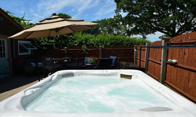East Deering Casa | Stunning and Spacious 6 BR Waterfront House with Hot Tub