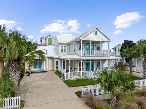 Clipper Cove Casa | Spacious Crystal Beach Home w/2 Master King Suites, Pool Access, Walk to Beach, Pet Friendly!