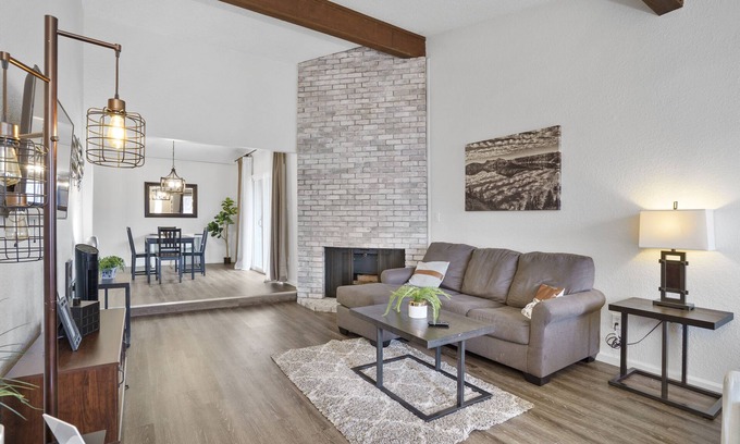 Carmichael Casa | Spacious Cul-de-Sac Home/ Close I-80 & Cal Expo