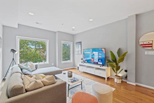 Shaw Casa | Spacious DC Retreat Two Units 4BR & 5BA #DCottage