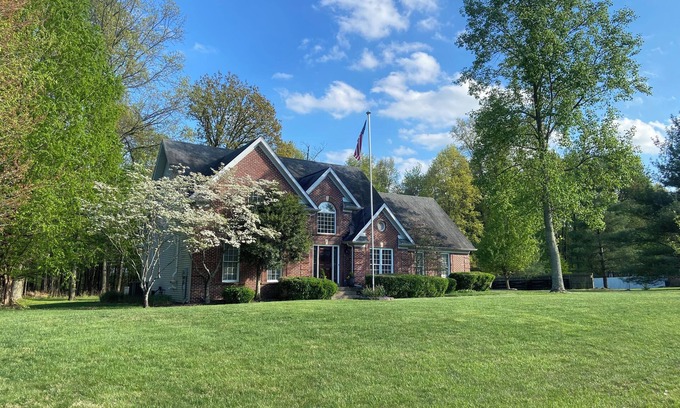 Otisco Casa | Spacious Derby Retreat on Secretariat Drive