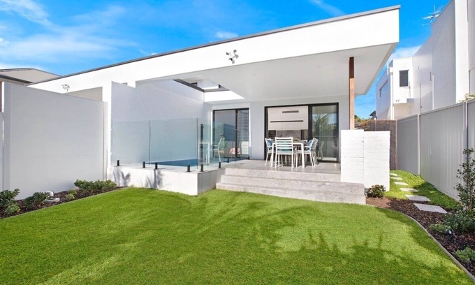 Woolooware Casa | Spacious Designer 4 bed family home - pool + pets