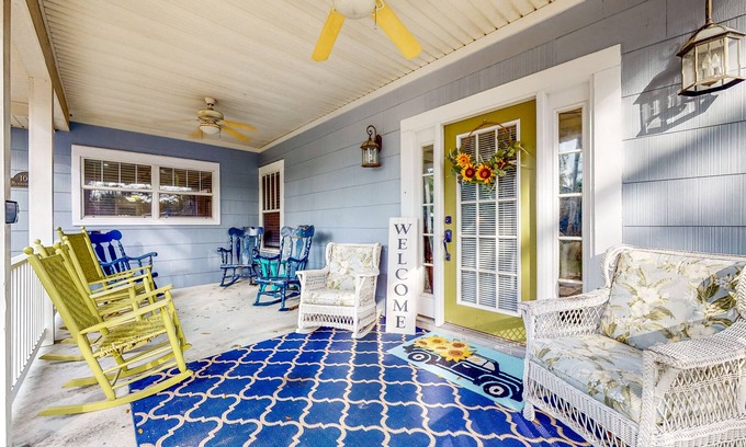 Plant City Casa | Spacious Designer Home with Private Solar-Heated Pool, Treehouse & Sunroom