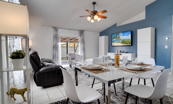 Indian Wells Casa | Guest Favorite! - Near Disney with Pool - Pets