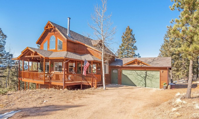 Florissant Casa | Spacious dog-friendly homelo w/ large deck, free WiFi, & separate basement space