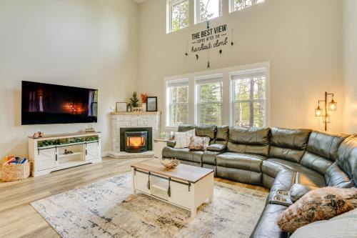 Tamarack Resort Casa | Spacious Donnelly Family Home with Private Hot Tub!