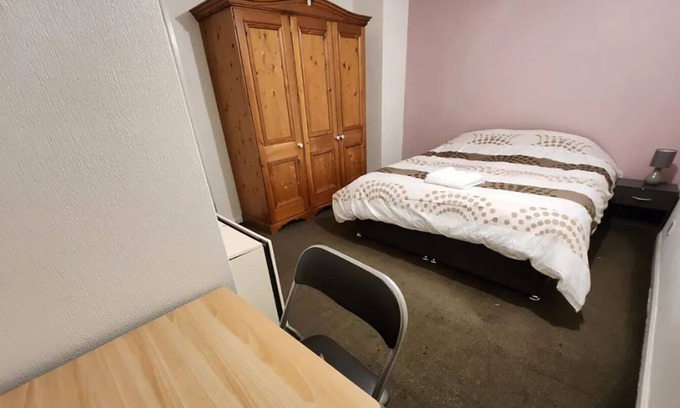 Middleton Casa | Spacious Double Bed Manchester