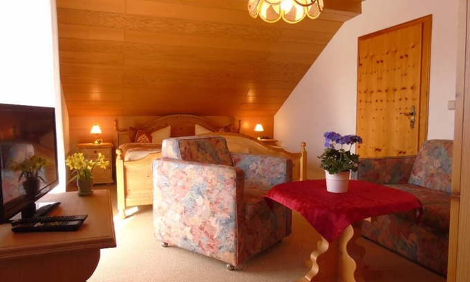 Lohberg Apartamento | Spacious double room with south-west facing balcony