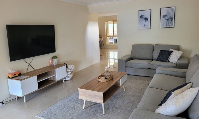 Prestons Casa | Spacious Double Storey 4 Bedroom/2.5 Bath House