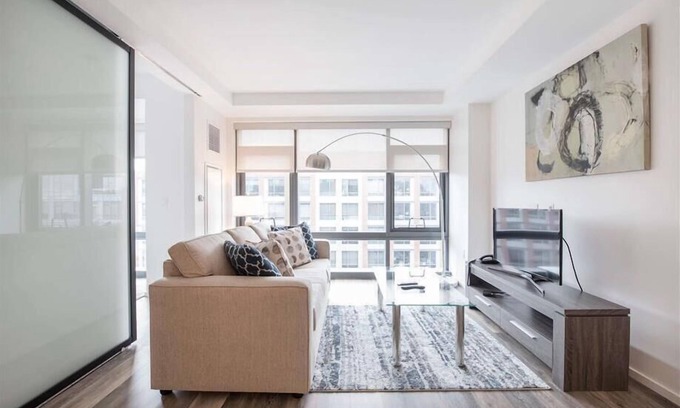 Shawmut Apartamento | Spacious Downtown 1BR | Laundry In-unit | High Ceilings