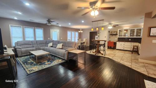 Clarksville Casa | Spacious Downtown 4 Bedroom