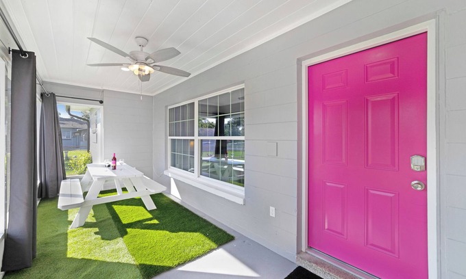 Southwest Orlando Casa | Spacious Downtown Orlando house centrally located to Orlando tourist attractions
