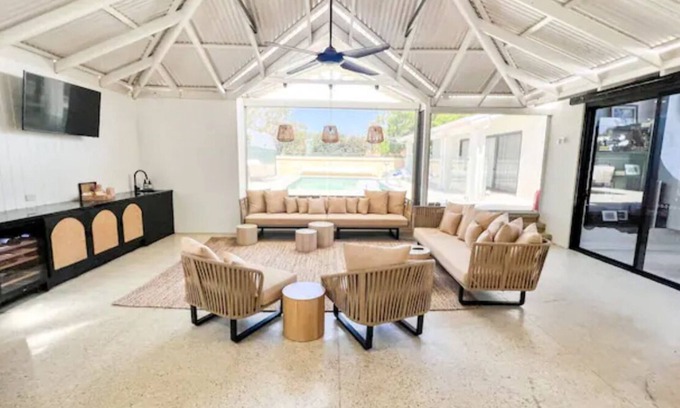 Duncraig Casa | Spacious Duncraig Dream Home, pool, outdoor entertaining!