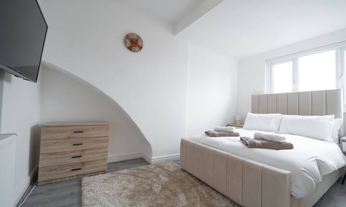 Thornton-Cleveleys Casa | Spacious Duplex Apartment - Perfectly Situated in the Heart