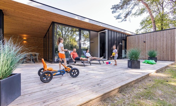 Maasbree Casa | Spacious eco-cottage for six, with modern kitchen and large terrace, set in peaceful woodlands at Breebronne in North Limburg.