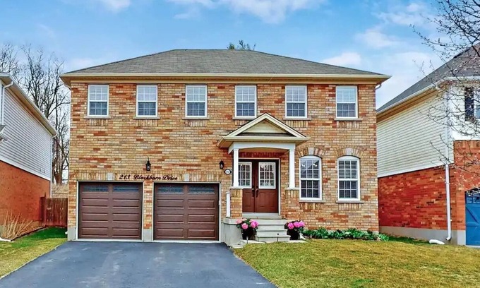 Brantford Casa | Spacious & Elegant 3BR + Office