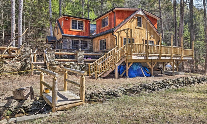 Aquashicola Cabaña | Spacious Escape w/ Deck & Ponds Near Skiing!