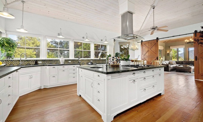 Topanga Casa | Spacious estate with 7 bedrooms and WiFi, fitness room in tranquil Topanga