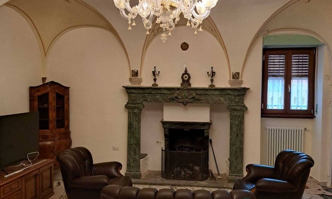 Ferrera di Varese Apartamento | Spacious family apartment with historic charm 10 minutes from Luino
