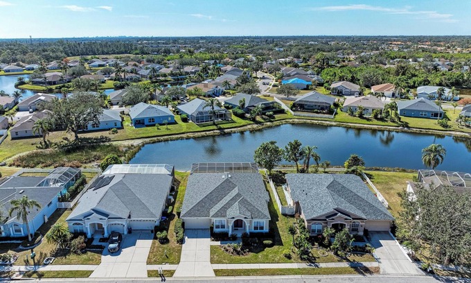 Sabal Harbour Casa | Spacious, family friendly 4-bedroom, pool/spa lakefront home.