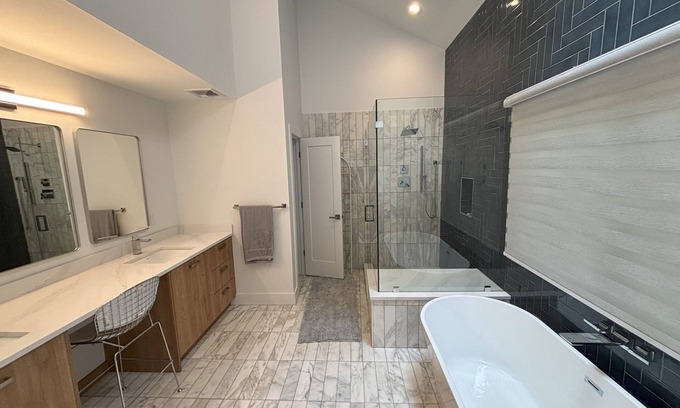 Dix Hills Casa | Spacious family friendly 5-bedroom 4.5-bath house for Ryder Cup